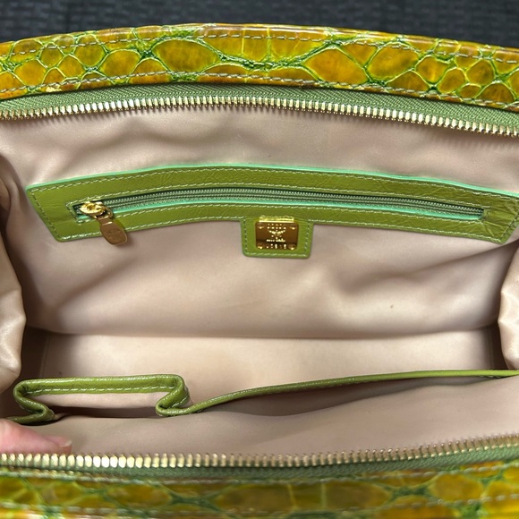 MCM 💯💢💚  RARE AUTHENTIC  Green Crocodile-Embossed Handbag with Gold Chain - Picture 6 of 7
